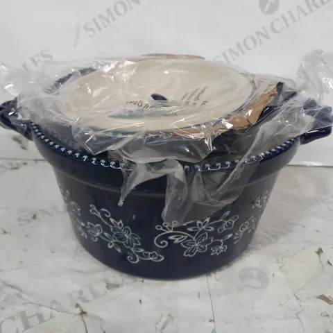 SET OF 2 CASSEROLE DISHES