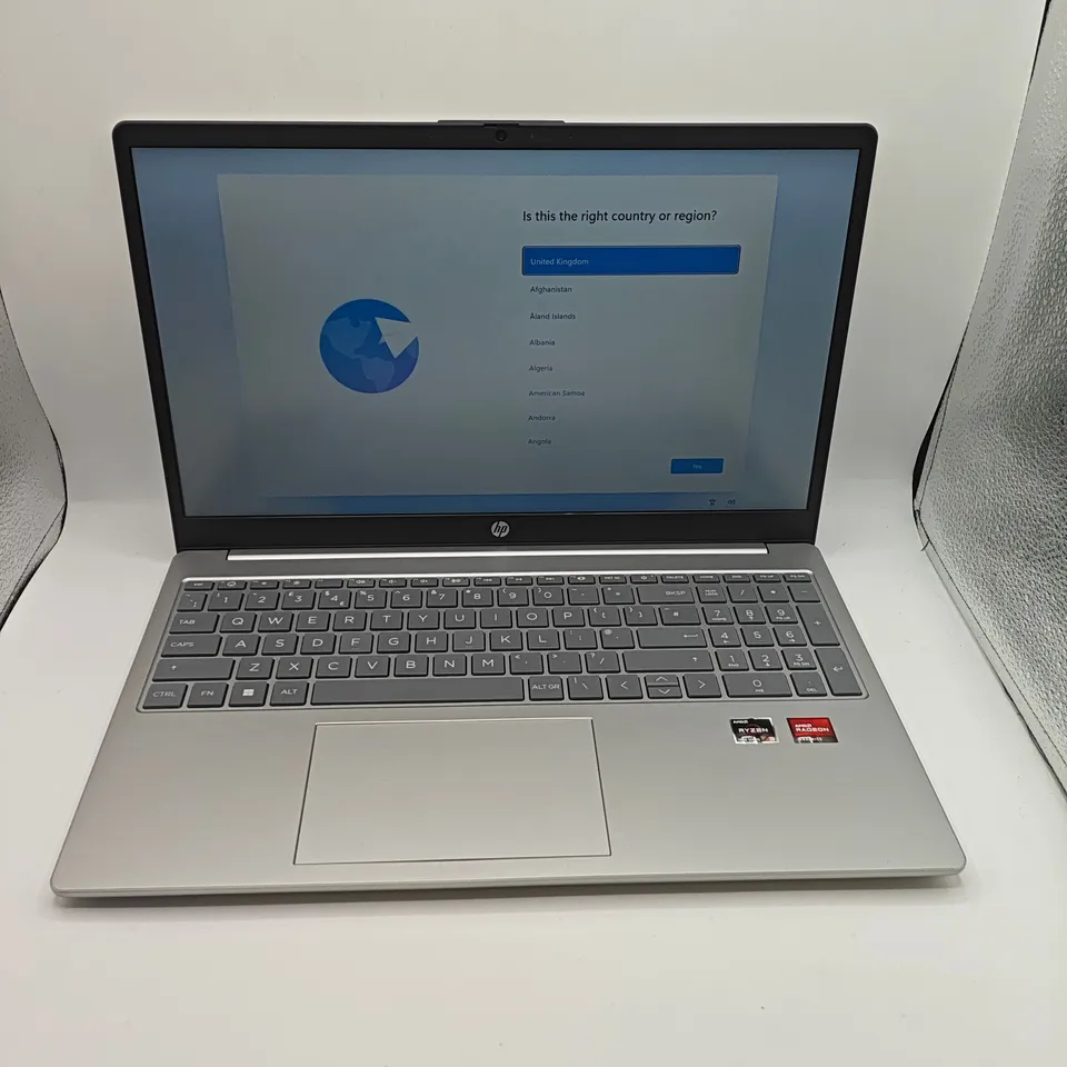 BOXED HP RYZEN3 128GB SSD LAPTOP IN SILVER - 15-FC0004NA