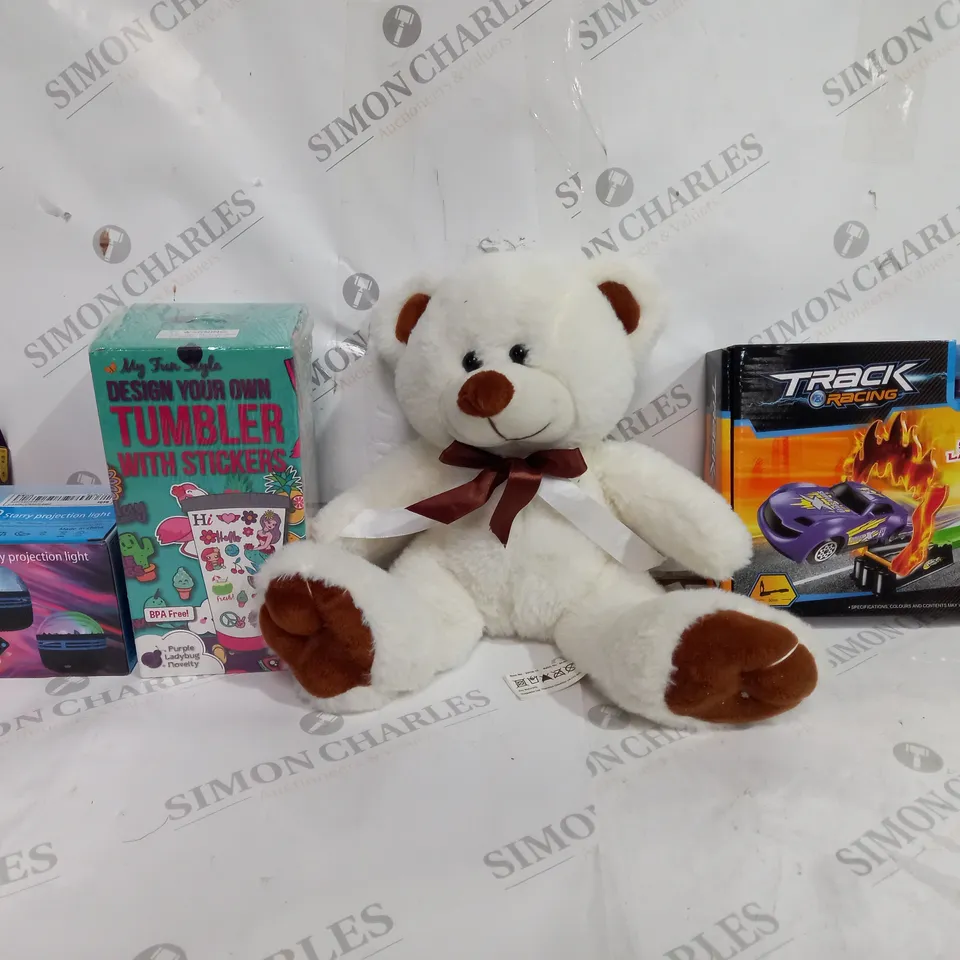BOX OF APPROX 15 ASSORTED TOYS TO INCLUDE - TRACK RACING - UNO FLIP - LED STARRY PROJECTION LIGHT ECT
