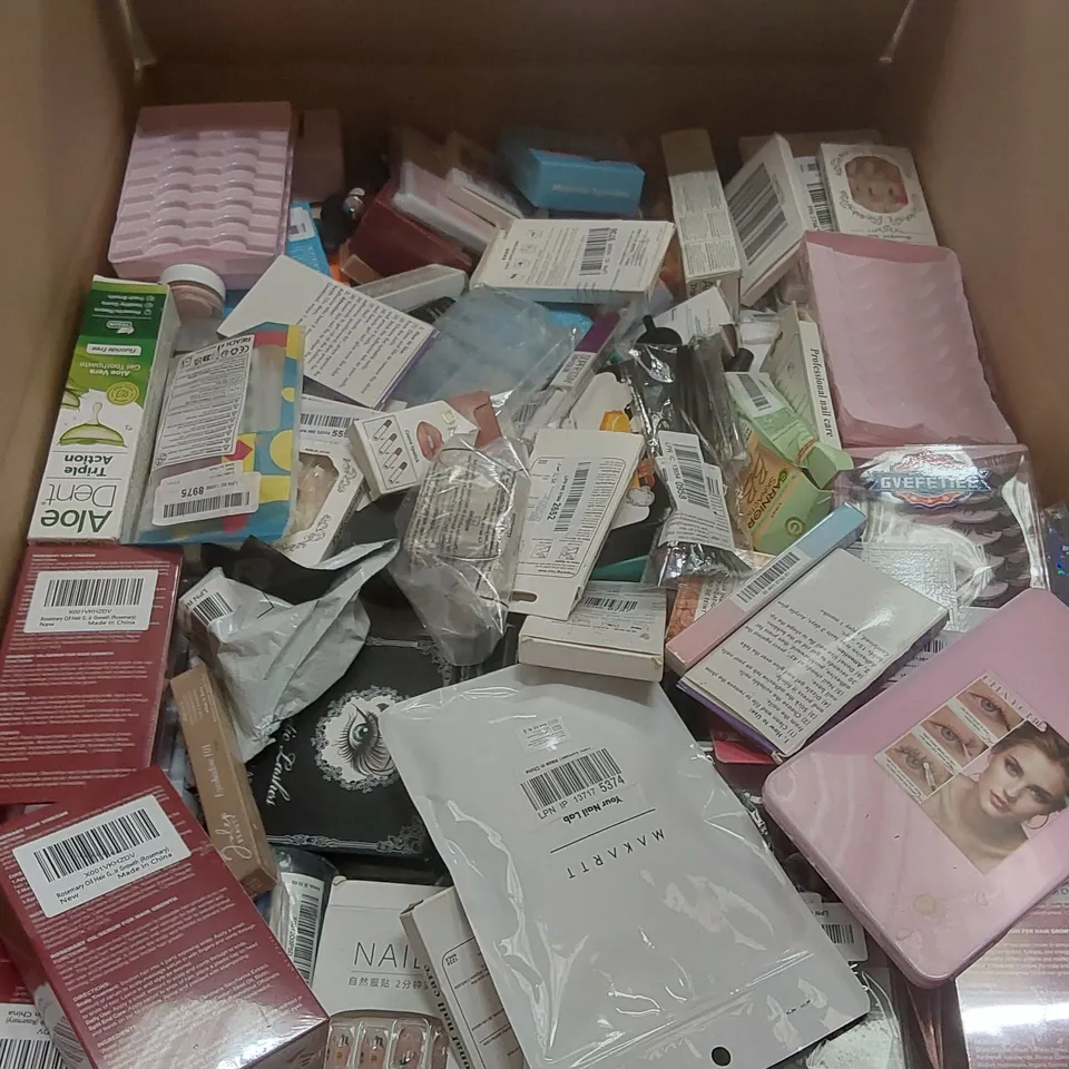 PALLET CONTAINING A VERY LARGE QUANTITY OF ASSORTED COSMETICS PRODUCTS