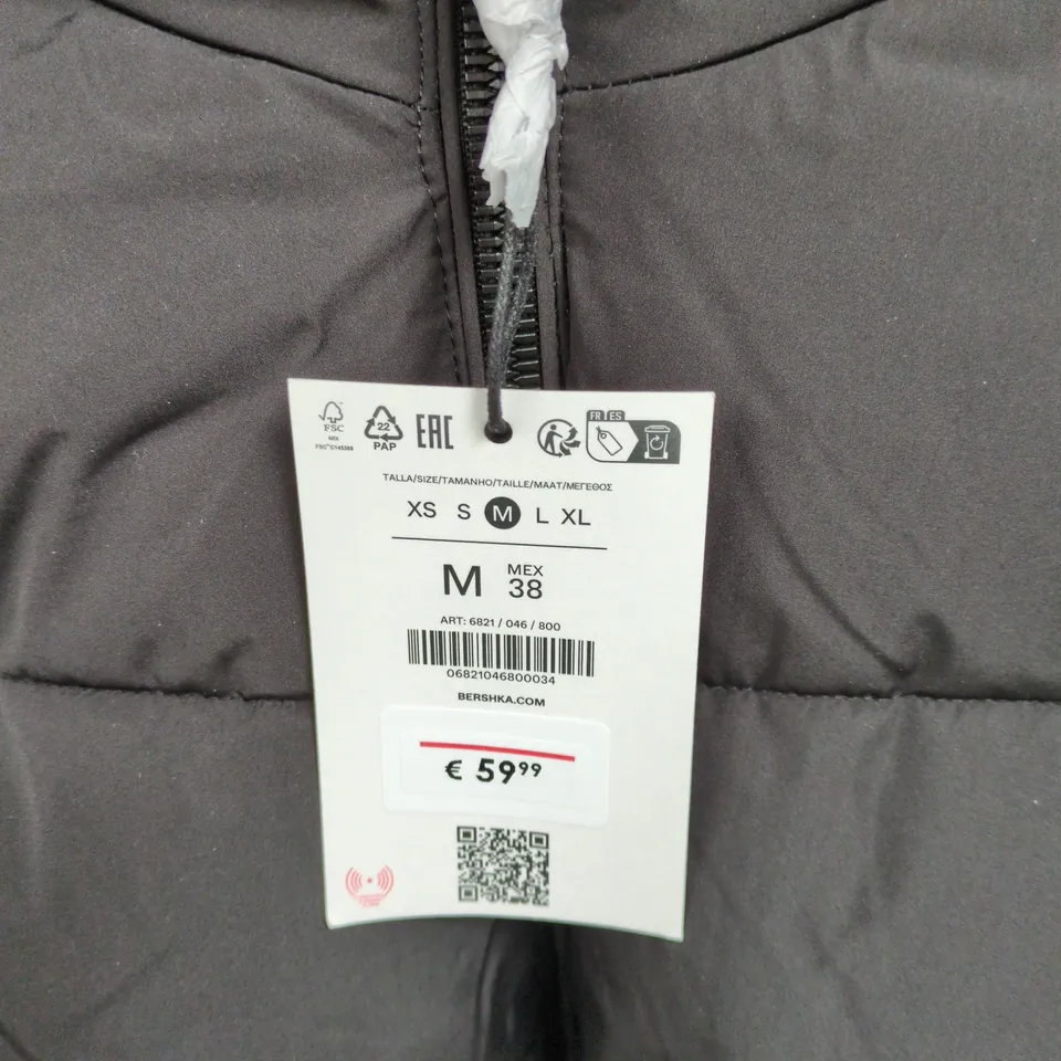 BERSHKA BLACK PUFFER JACKET WITH FUR HOOD – MEDIUM