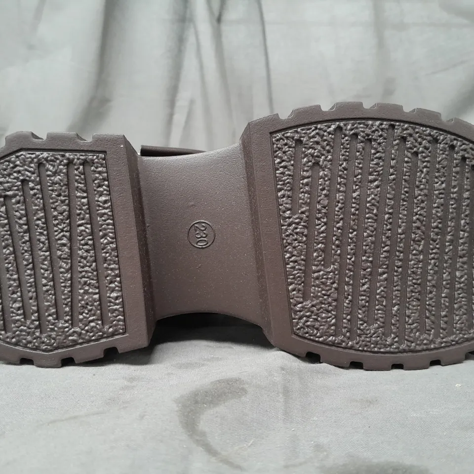 BOXED PAIR OF ASYLUM CHUNKY ANKLE BOOTS IN DARK BROWN ASIAN SIZE 230