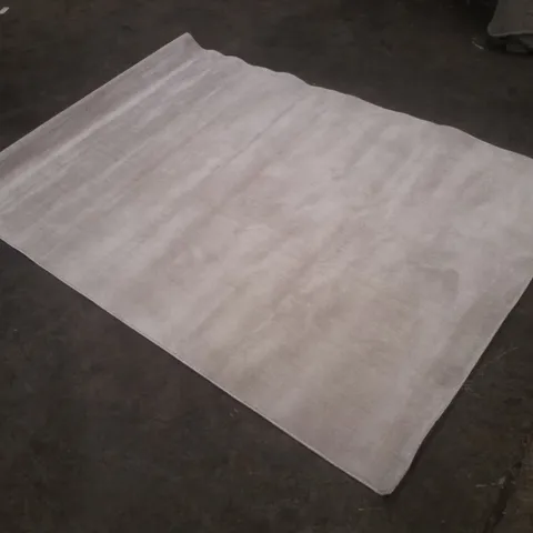 QUALITY DESIGNER AREA RUG APPROXIMATELY 112×160CM