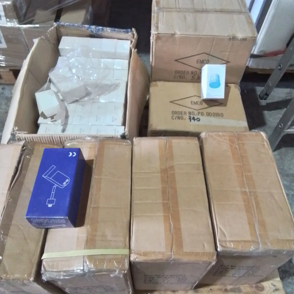 PALLET CONTAINING 9 MULTIPACK BOXES OF ASSORTED LIGHTING ITEMS INCLUDES EMCOLITE MS1422, 50W PISTON FITTING IN CAST ALUMINIUM AND 6.5W BULBS