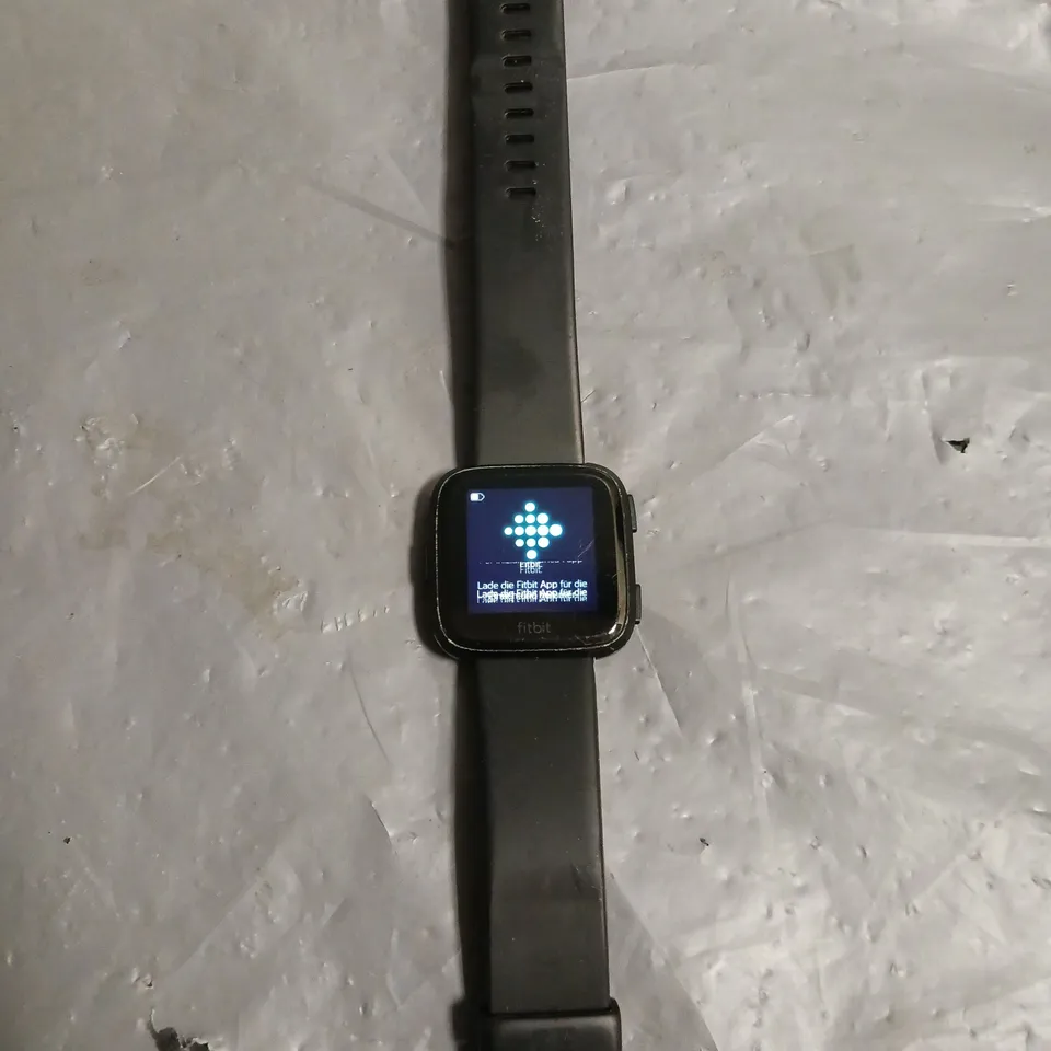 BOXED FITBIT VERSA FITNESS WATCH