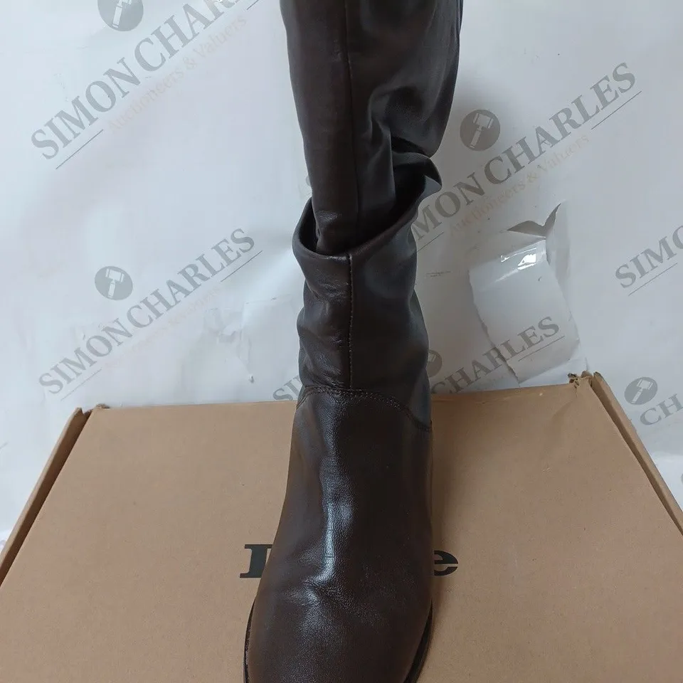 BOXED DUNE LONDON ROSALINDAS RUCHED CALF BOOTS, BROWN - SIZE 4 