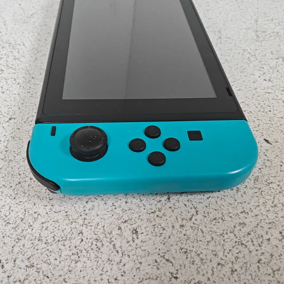 BOXED NINTENDO SWITCH HANDHELD GAMING CONSOLE WITH MARIO OBYSSEY - HAC-001