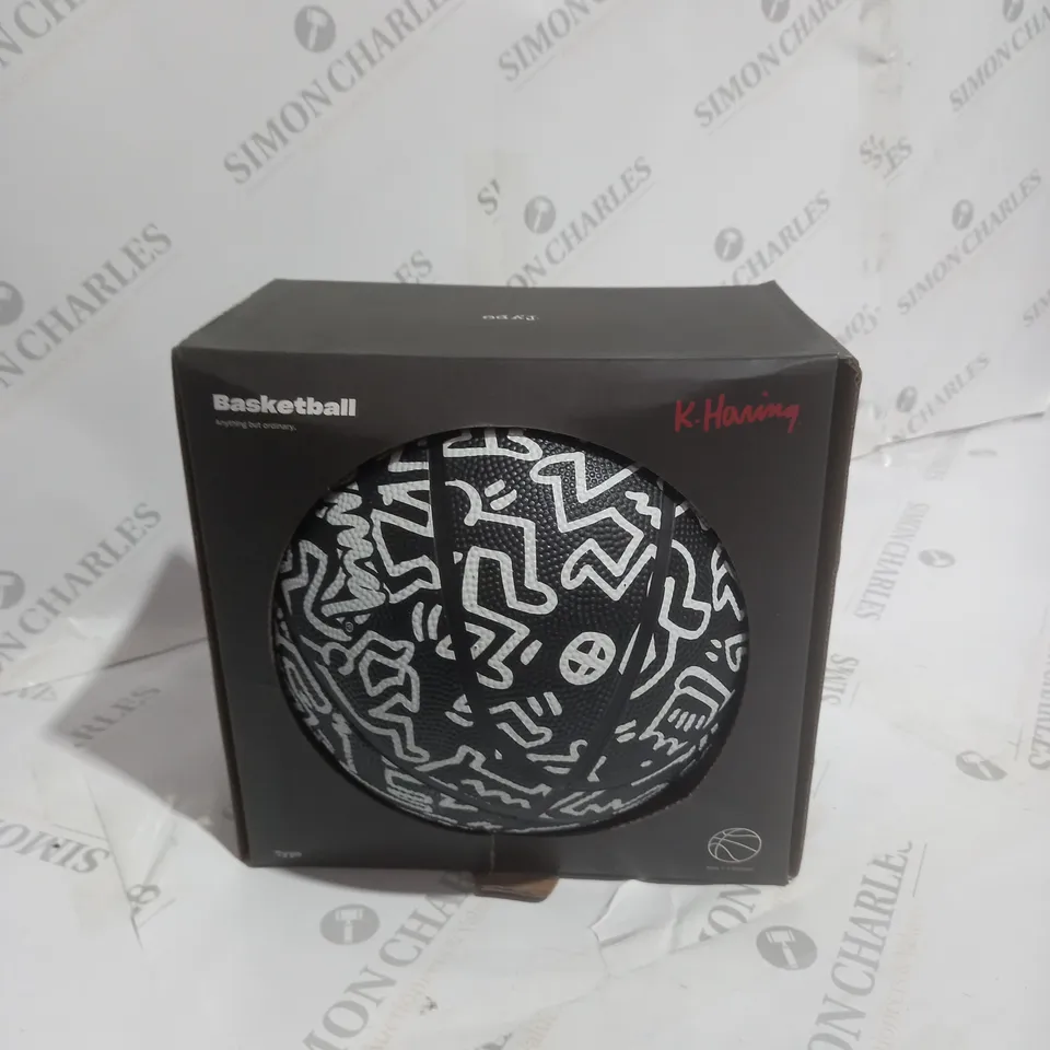 BOX OF 4 K.HARRING TYPO BASKETBALLS SIZE 7 