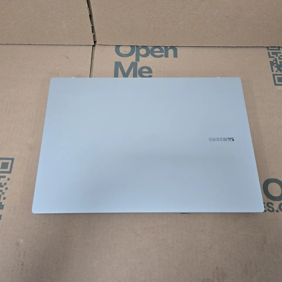 SAMSUNG NP345XlA LAPTOP