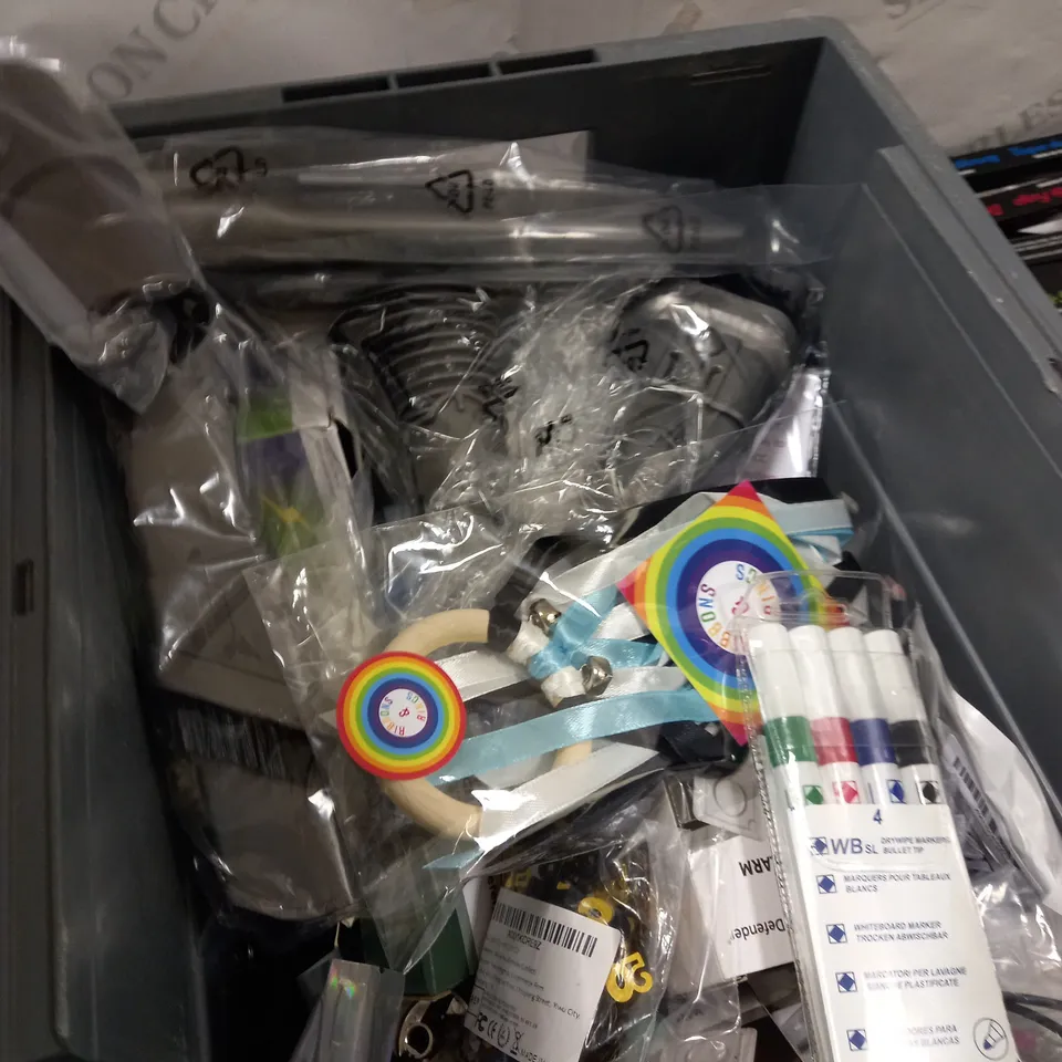 ASSORTED HOUSEHOLD ITEMS 