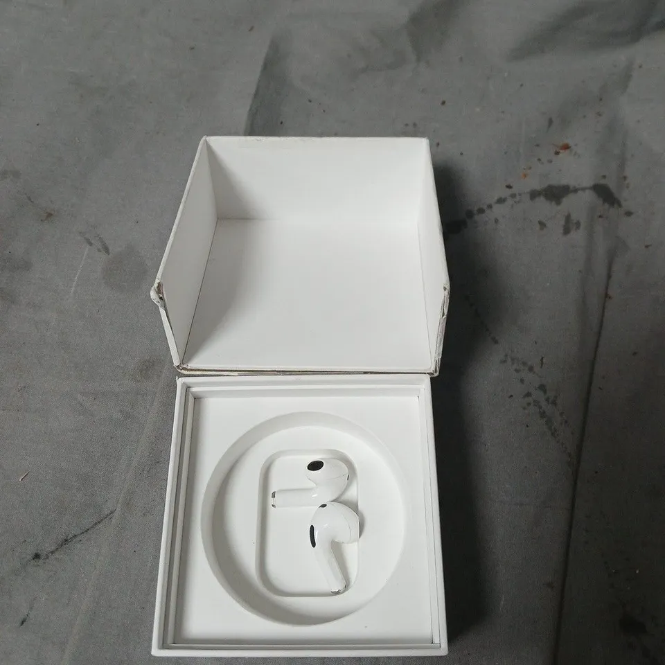 APPLE AIRPODS 