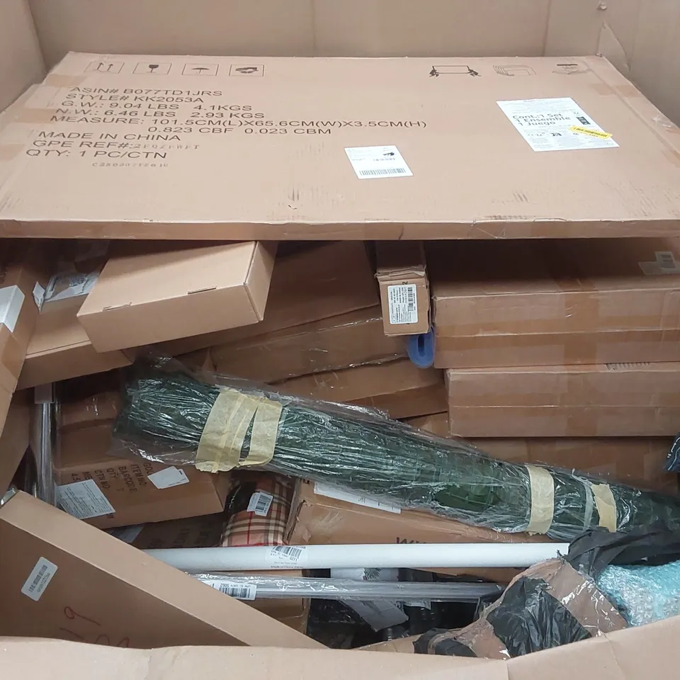 PALLET OF ASSORTED ITEMS INCLUDING: LENOVO MONITOR (UNTESTED), MINI CHAINSAW, AIR COOLER, RETRACTABLE SAFETY GATE, DOOR MAT ECT