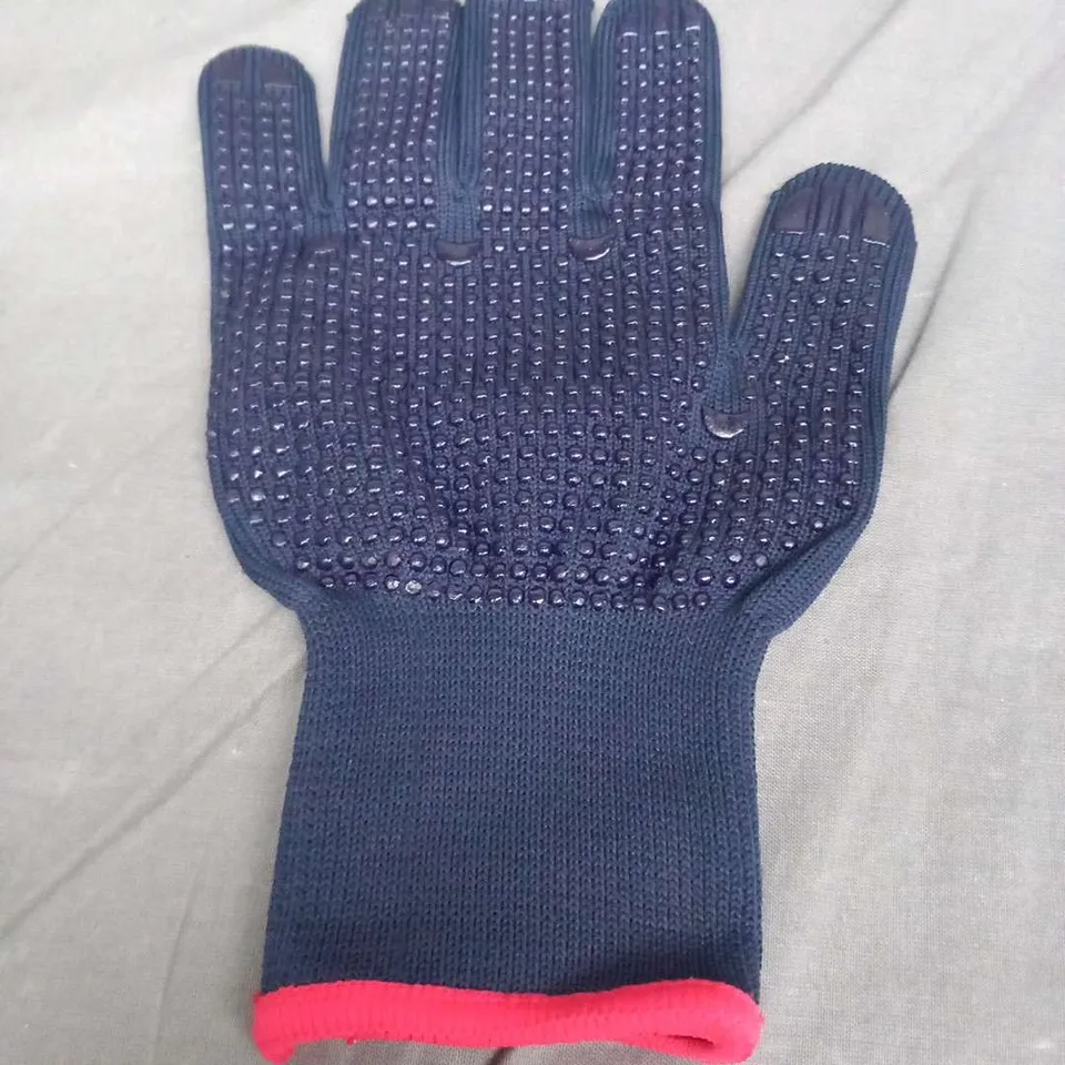 APPROXIMATELY 12 PAIRS OF ASSORTED MATRIX D GRIP WORK GLOVES