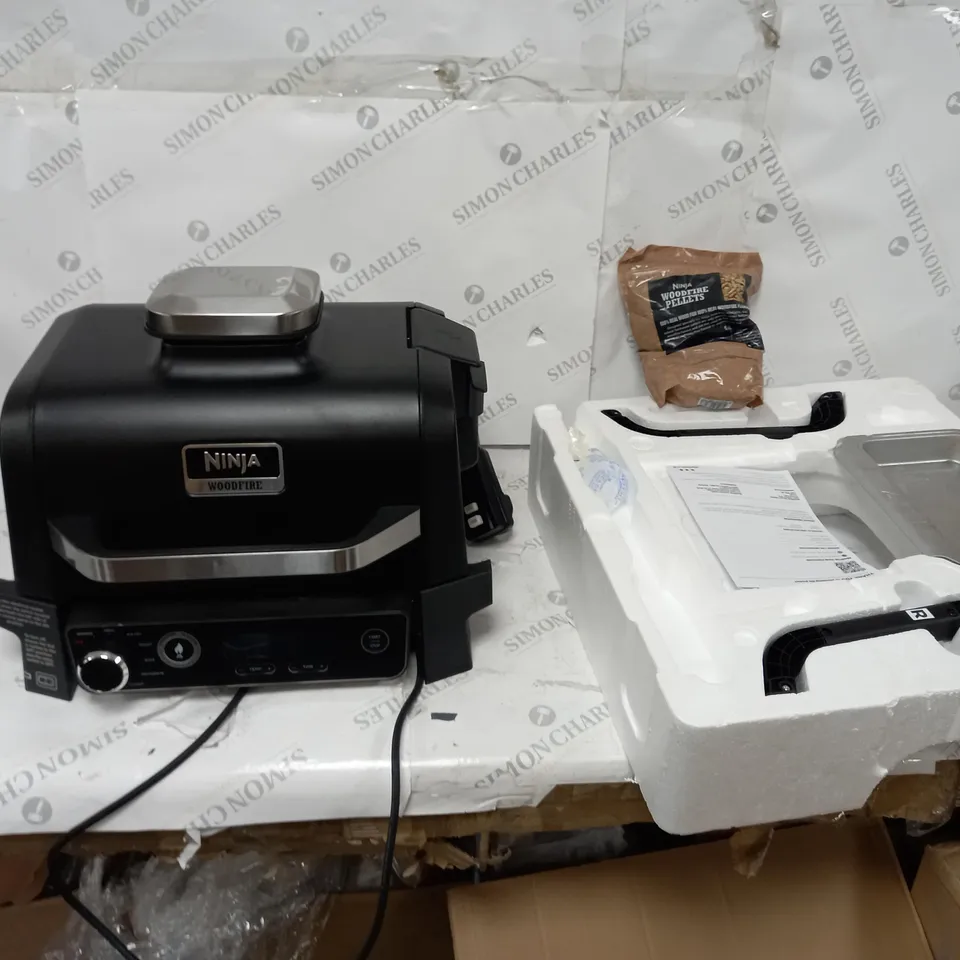 BOXED NINJA WOODFIRE ELECTRIC BBQ GRILL & SMOKER OG701UKQ