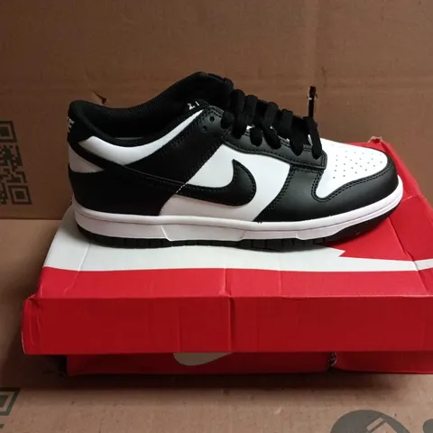 BOXED PAIR OF NIKE DUNK LOW GS BLACK/WHITE – UK 5