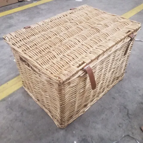 BOXED WICKER HAMPER BASKET