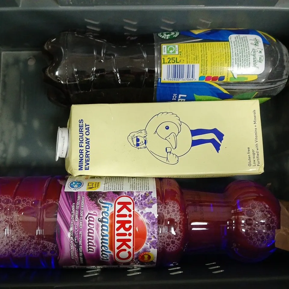 APPROXIMATELY 8 ASSORTED FOOD AND DRINK ITEMS TO INCLUDE MUSHROOM CRISPS, KINDER CHOCOLATE, DUBAI STYLE CHOCOLATE, ETC