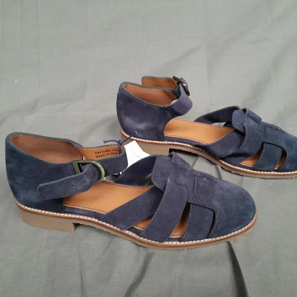 BOXED PAIR OF SEASALT CORNWALL FIRST CHORUS SHOE UK 8 