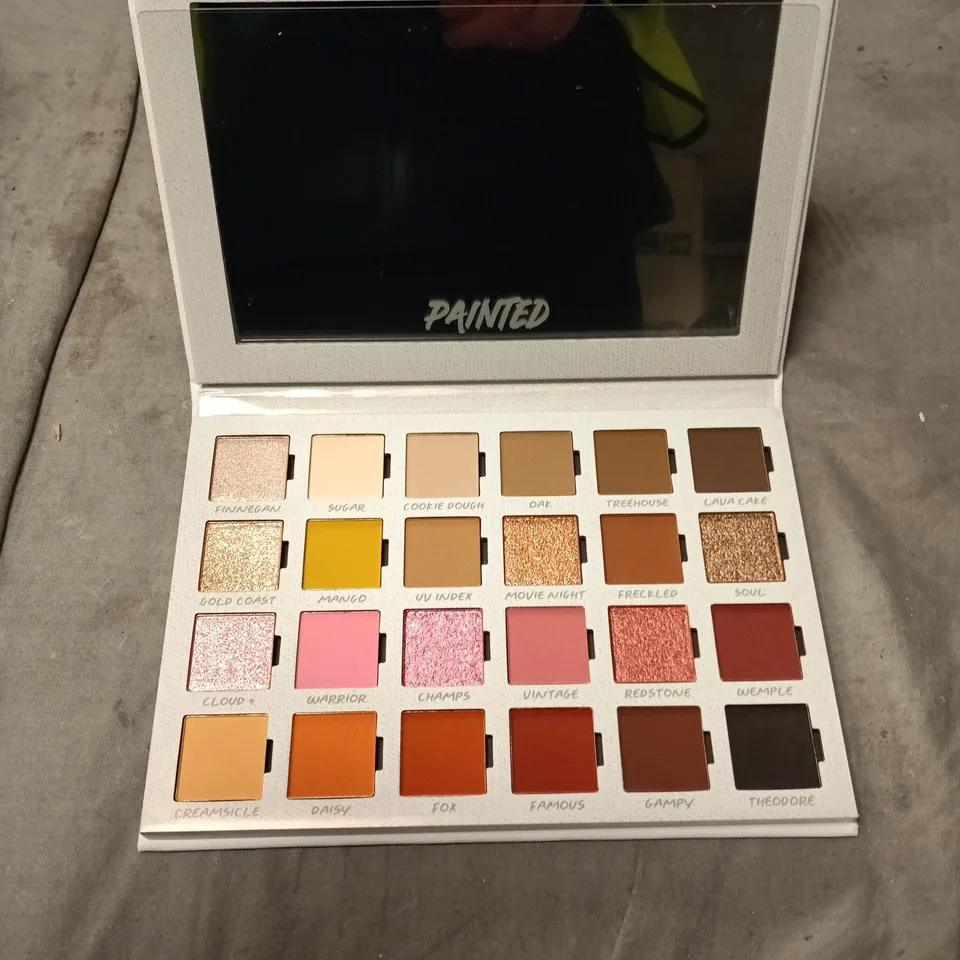 BASIC CANVAS PAINTED EYE AND FACE PALETTE