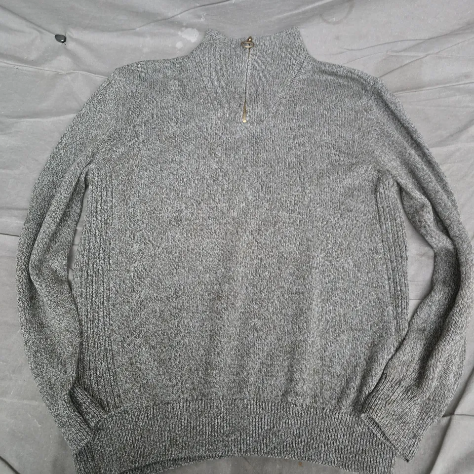 BARBOUR QUARTER ZIP IN GREY - MEDIUM