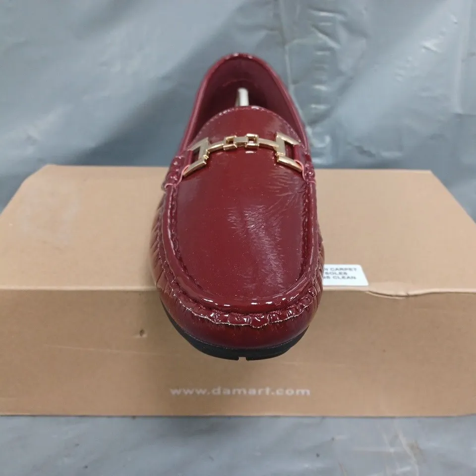 BOXED PAIR OF DAMART SLIP-ON SHOES IN BURGUNDY SIZE 5