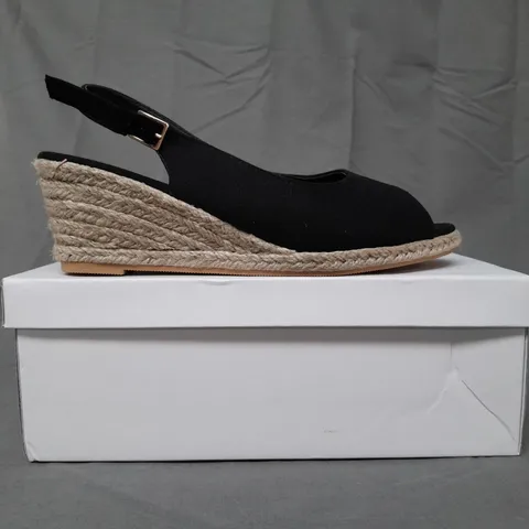 BOXED PAIR OF KRUSH OPEN TOE WEDGE SANDALS IN BLACK SIZE 6