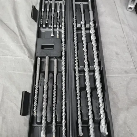 DRILL BIT SET IN PLASTIC CASE 