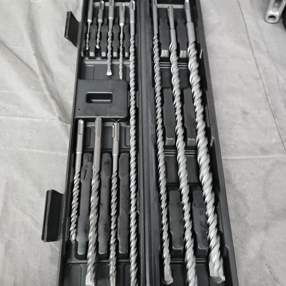 DRILL BIT SET IN PLASTIC CASE 