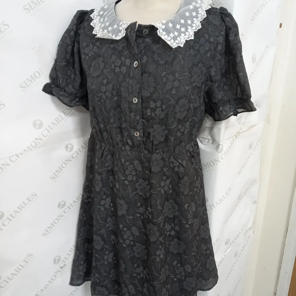 DISTURBIA PHANTASMA LACE COLLAR MINI DRESS IN GREY FLORAL SIZE 10