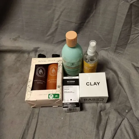 APPROXIMATELY 20 ASSORTED COSMETIC ITEMS TO INCLUDE ROYAL JELLY DUO, CLAY BASED BODYWORKS, Q10 SERUM, NATURE SPELL, GOLD GLOW INGROWN HERO ETC 