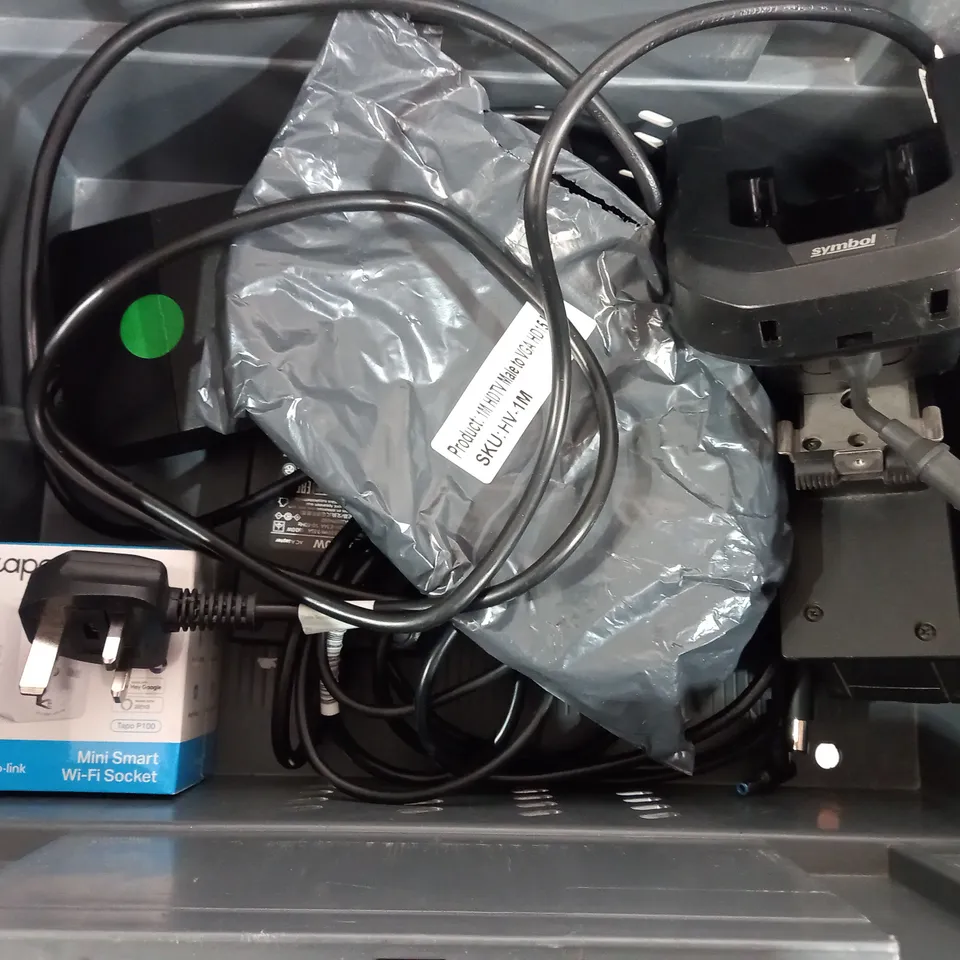 BOX OF APPROXIMATELY 6 ASSORTED ITEMS TO INCLUDE - HELLO LOVE WOOL - TAPO WI-FI SOCKET - SABRENT 2.5 SATA HAND DRIVE USB 3.0 ENCLOSURE ECT