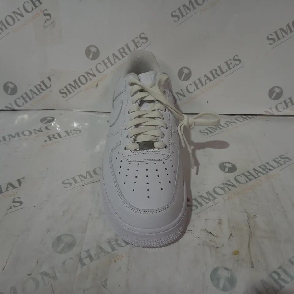 PAIR OF NIKE AIR FORCE 1 SHOES IN WHITE UK SIZE 9