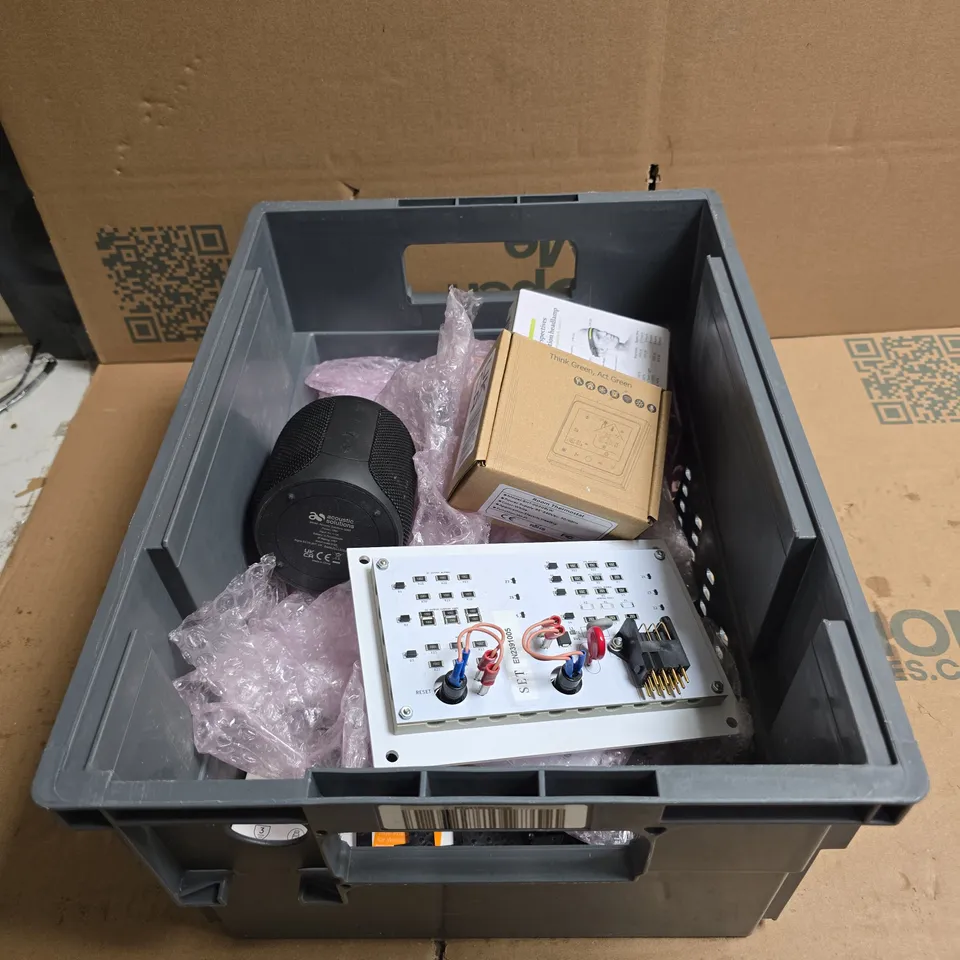 TOTE OF APPROXIMATELY 12 ASSORTED HOUSEHOLD ITEMS TO INCLUDE POWER SUPPLY INDICATOR, ROOM THERMOSTAT, HEADLAMP ETC