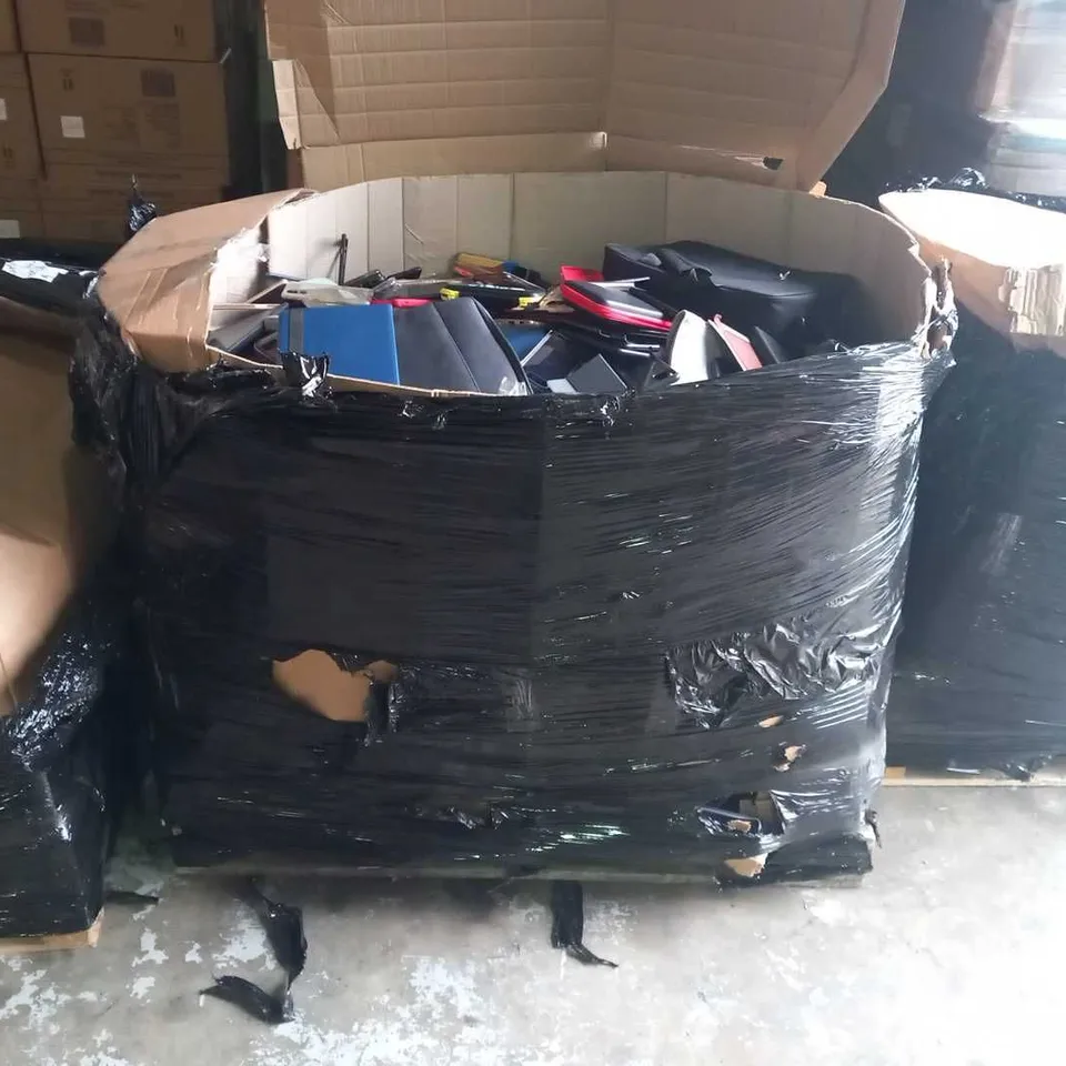PALLET OF A SIGNIFICANT QUANTITY OF ASSORTED ELECTRICAL ACCESSORIES, TO INCLUDE PHONE AND TABLET CASES, ETC