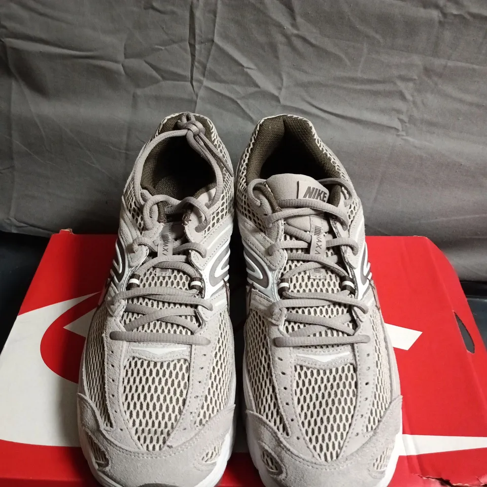 BOXED PAIR OF NIKE AIR MAX MOTO 2K TRAINERS - UK SIZE 10