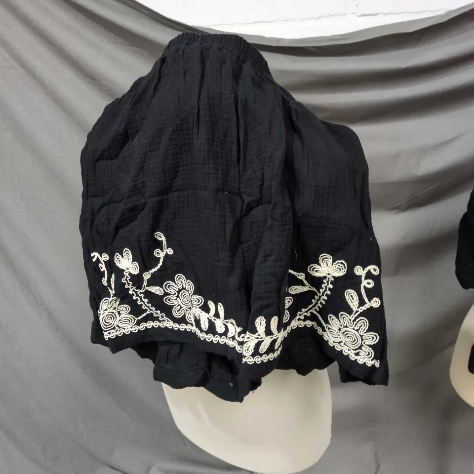 EMMA & ASHLEY BLACK EMBROIDERED BLOUSE AND MATCHING SHORTS  - CREAM FLORAL EMBROIDERY, SIZE L