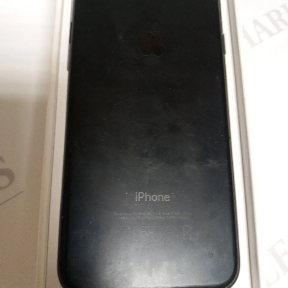 BOXED APPLE IPHONE 7 MOBILE PHONE