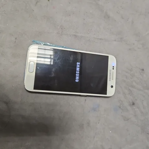 SAMSUNG GALAXY S7 SMARTPHONE – SILVER CRACKED AND DAMAGE TO THE BACK ,