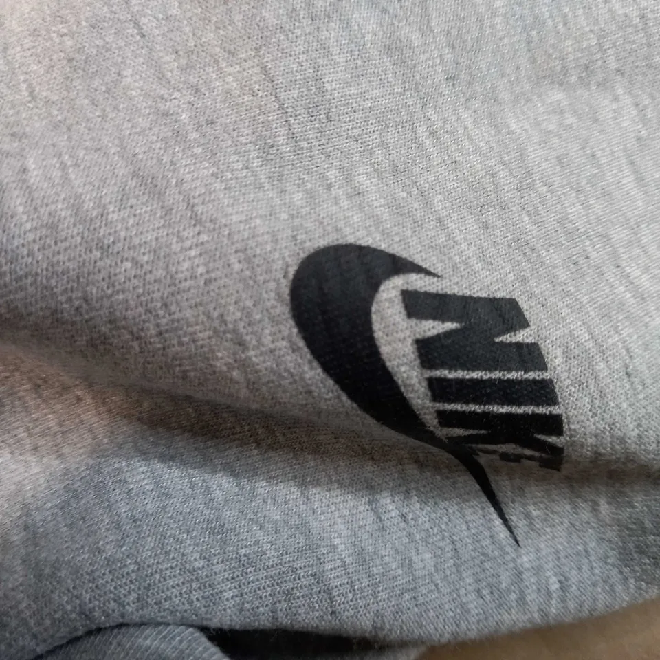 NIKE GREY MARL/LOGO JOGGER SHORTS - LARGE