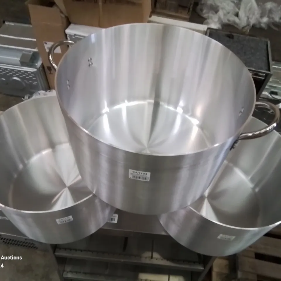 LOT CONTAINING 3 BOXED LARGE STAINLESS STEEL PARDINI CASSEROLE POTS (LIDS NOT INCLUDED)