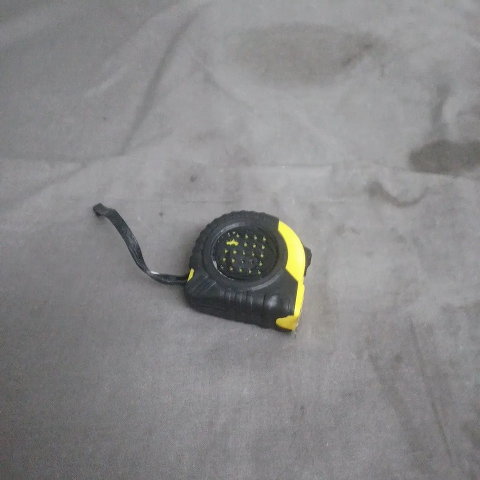 APPROXIMATELY 15 ASSORTED HOUSEHOLD ITEMS INCLUDING TAPE MEASURE , SCHOOL STATIONARY SET AND GORILLA GLUE 