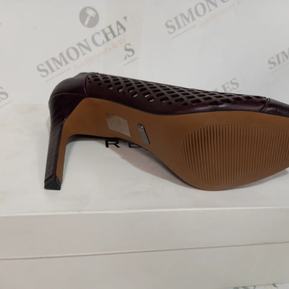 BOXED REISS CLOVER LIZARD STYLE POMEGRANATE COLOURED HEELS - SIZE 6