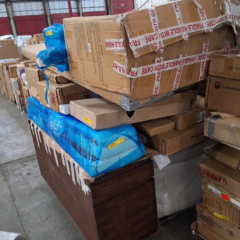PALLET CONTAINING ASSORTED FLATPACK FURNITURE PARTS 