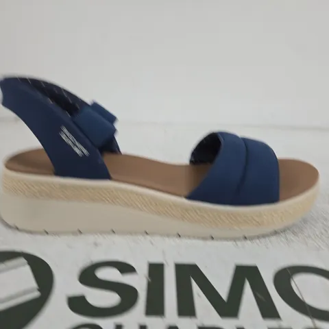 SKECHERS BOBS WOMEN'S BLUE PLATFORM SANDALS - SIZE 8
