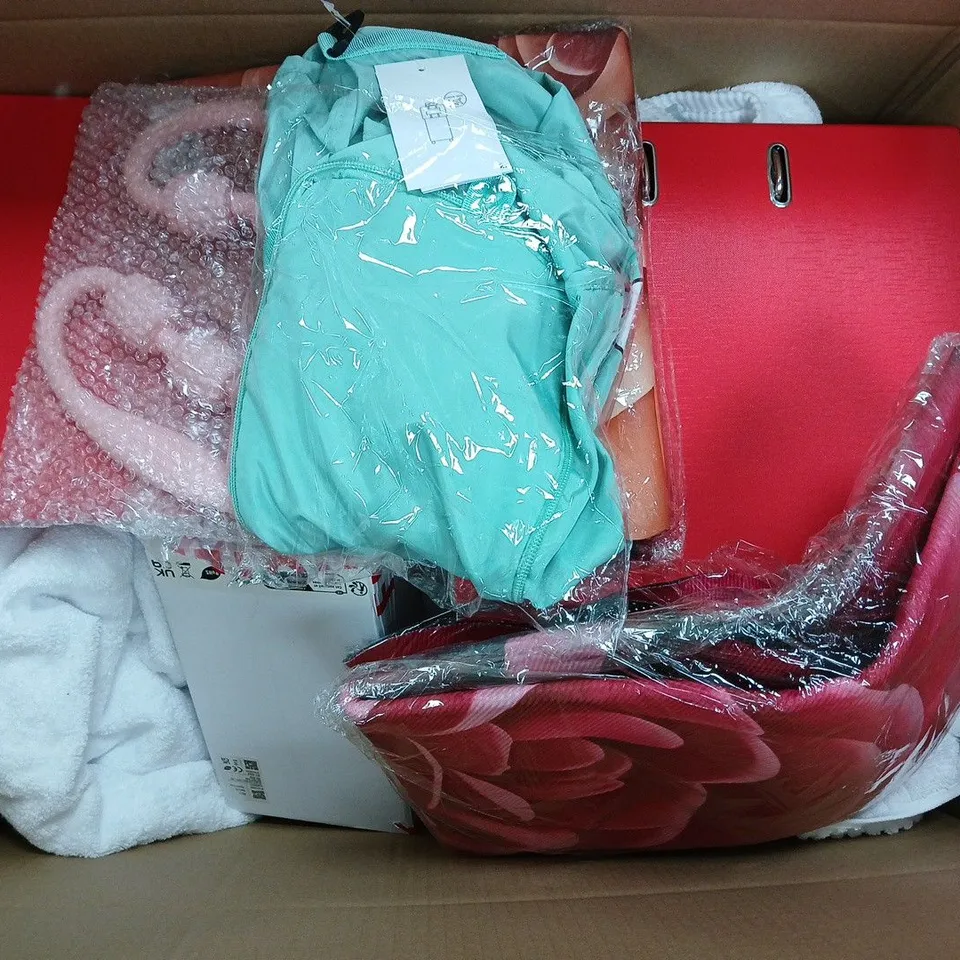 APPROXIMATELY 22 ASSORTED HOUSEHOLD ITEMS TO INCLUDE A4 BINDER, LUXURY HAND TOWEL, VACUUM BOTTLE, ETC