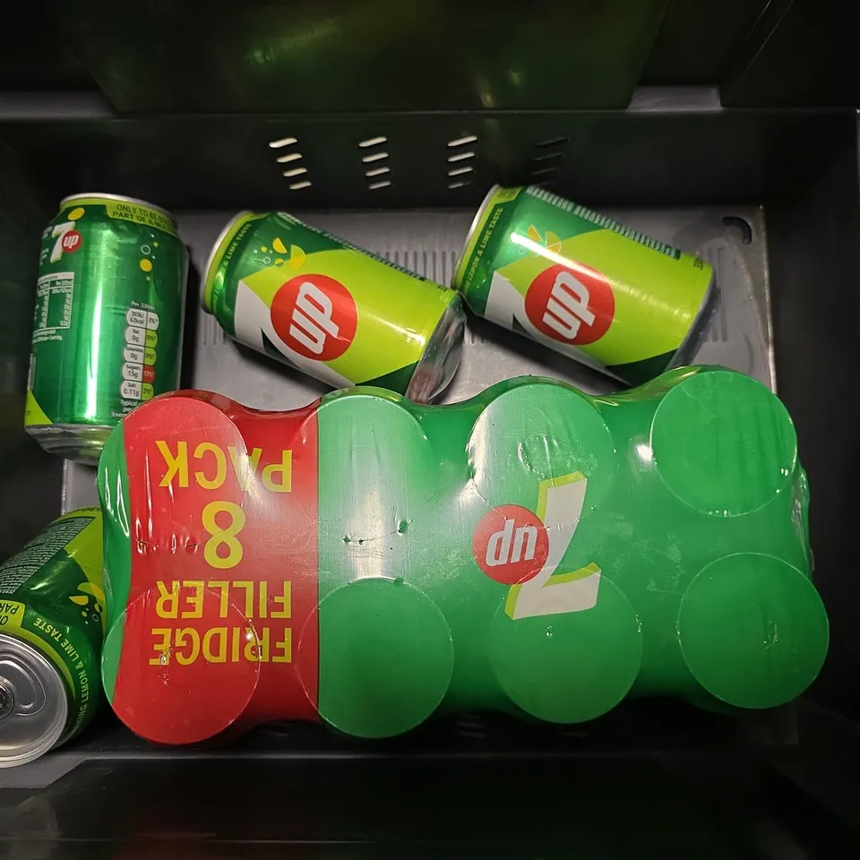 TOTE OF APPROXIMATELY 18 7UP CANS 