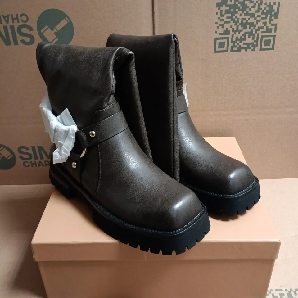 BOXED PAIR OF SIMMI LONDON BENTON KNEE-HIGH CHUNKY BIKER BOOTS - 5
