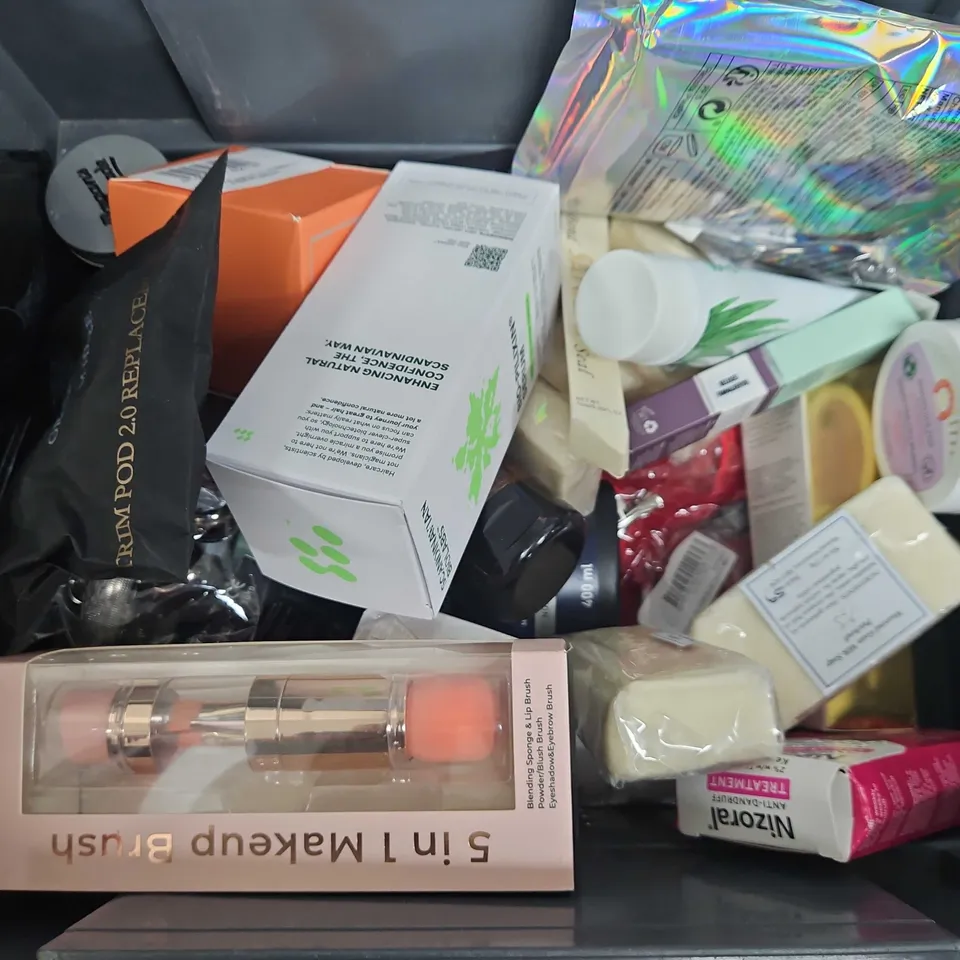 BOX OF ASSORTED HOME AND ACCESSORIES ITEMS TO INCLUDE - NIVA - MARVIS - ALPHAH 