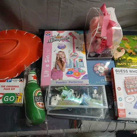 LOT OF ASSORTED TOYS AND GAMES TO INCLUDE KID STAR MICROPHONE, DRESS UP HAT AND GONK PLUSHIES