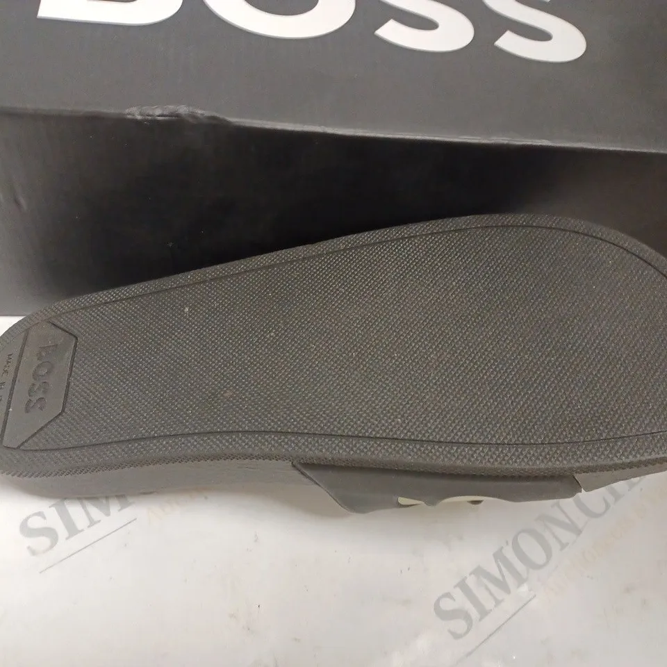 BOXED BOSS BLACK/GOLD LOGO SLIDERS- UK 10